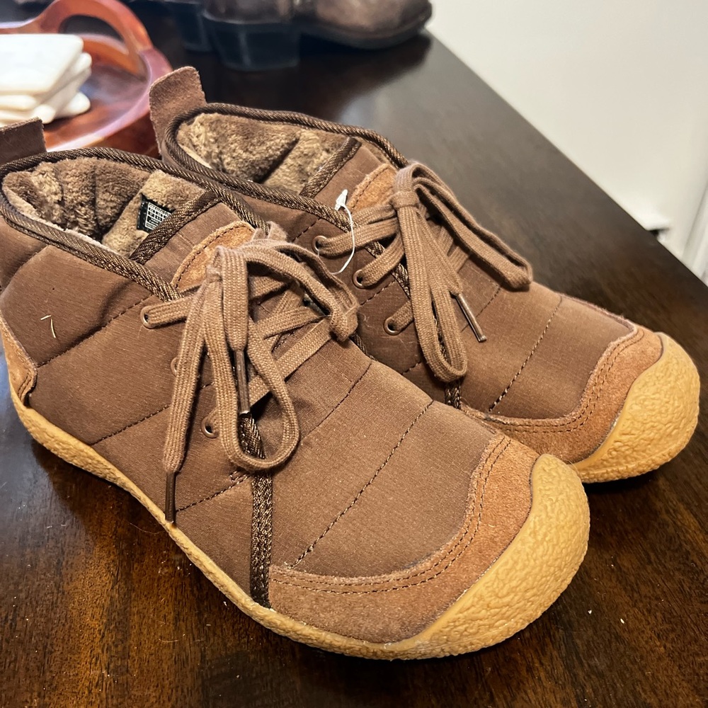 Keen fur lined ankle boots